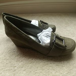 Marc Fisher suede wedge LIKE NEW
